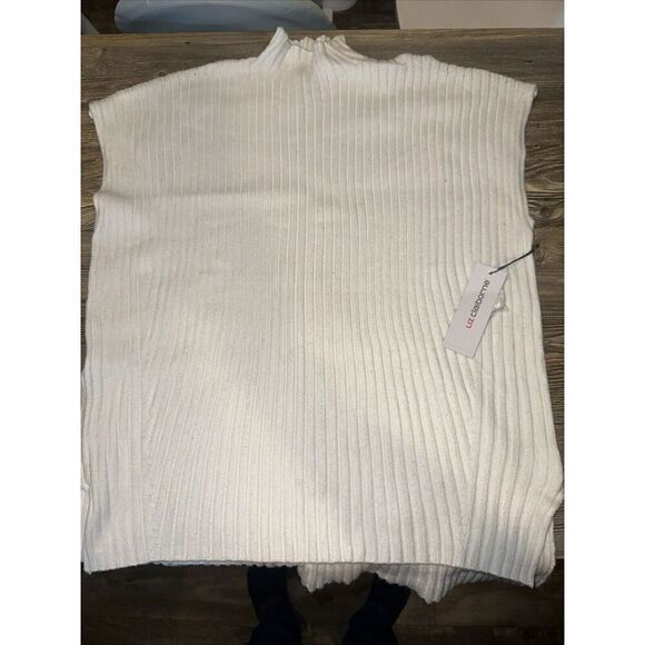 Liz Claiborne Crema Sleeveless Turtleneck Sweater. Size Large. 10 - Picture 1 of 10